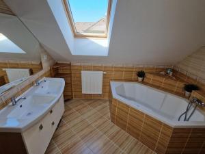 Prodej rodinného domu, Liberec - Liberec XXV-Vesec, Na Veseckém kopci, 213 m2
