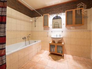 Prodej bytu 2+kk, Praha - Prosek, Vysočanská, 67 m2