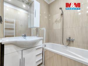 Prodej bytu 3+kk, Šestajovice, Komenského, 48 m2