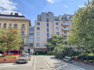 Pronájem garážového stání, Praha - Vinohrady, U Zvonařky, 13 m2