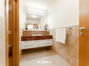 Prodej bytu 6+kk a větší, Praha - Břevnov, Kukulova, 252 m2