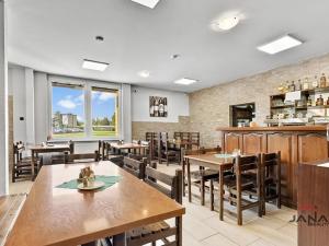 Prodej restaurace, Příšovice, 300 m2