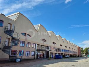 Pronájem kanceláře, Brno - Židenice, Olomoucká, 2000 m2