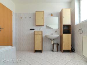 Pronájem rodinného domu, Praha - Dolní Chabry, Velemínská, 107 m2