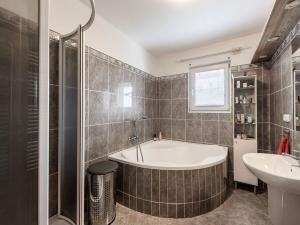 Prodej bytu 3+kk, Líšnice, 68 m2