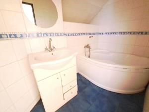 Prodej rodinného domu, Tečovice, 240 m2