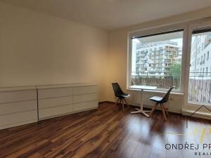 Pronájem bytu 1+kk, Praha - Modřany, Soukalova, 33 m2
