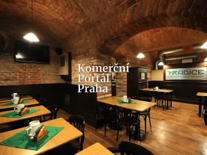 Pronájem restaurace, Praha - Smíchov, Radlická, 488 m2