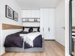 Pronájem bytu 2+kk, Praha - Karlín, Thámova, 60 m2
