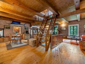 Prodej komerční nemovitosti, Stříbrná Skalice, 1700 m2