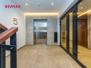 Prodej bytu 2+kk, Praha - Radlice, U Komína, 53 m2