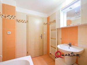 Pronájem bytu 1+kk, Praha - Žižkov, Květinková, 37 m2
