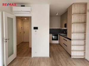 Pronájem bytu 2+kk, Praha - Žižkov, Malešická, 53 m2