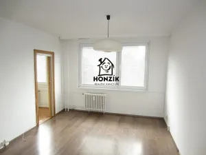 Pronájem bytu 1+kk, Praha - Háje, Matúškova, 29 m2