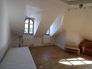 Pronájem bytu 2+1, Karlovy Vary, Pod Jelením skokem, 59 m2