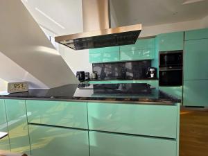 Pronájem atypického bytu, Praha - Smíchov, Holečkova, 143 m2