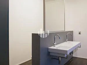 Pronájem kanceláře, Praha - Vysočany, Podkovářská, 455 m2