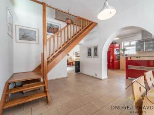 Prodej činžovního domu, Lety, Sokolská, 265 m2