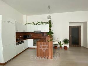 Pronájem bytu 2+kk, Hradec Králové, Komenského, 65 m2