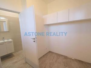 Pronájem bytu 2+kk, Praha - Libeň, U školičky, 43 m2