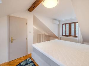 Pronájem bytu 3+kk, Praha - Karlín, Pernerova, 100 m2