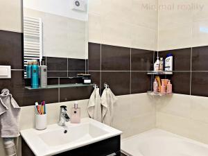 Pronájem bytu 2+kk, Brno, Novodvorská, 58 m2