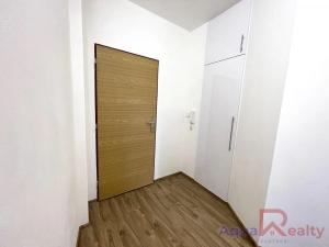 Pronájem bytu 1+1, Karlovy Vary, nábřeží Jana Palacha, 58 m2