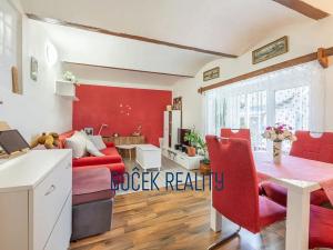 Prodej rodinného domu, Rynholec, nám. 1. máje, 259 m2