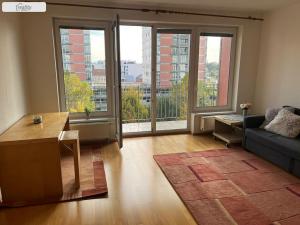 Pronájem bytu 1+kk, Praha - Strašnice, Názovská, 42 m2