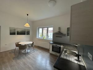 Prodej bytu 3+1, Děčín - Děčín VI-Letná, J. z Poděbrad, 71 m2