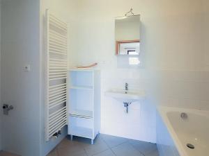 Pronájem bytu 2+kk, Praha - Vysočany, Jana Přibíka, 59 m2