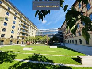 Pronájem kanceláře, Praha - Holešovice, Jankovcova, 620 m2