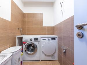 Prodej rodinného domu, Divišov, Na Malé Straně, 92 m2