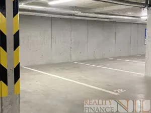 Pronájem garážového stání, Plzeň, 13 m2