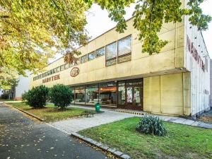 Prodej obchodního prostoru, Kolín, Sladkovského, 1465 m2