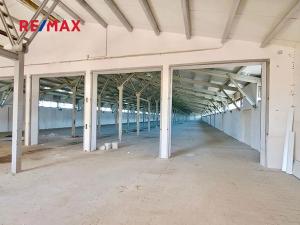 Pronájem skladu, Dolní Chvatliny, 3690 m2