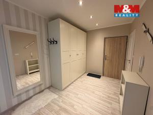 Pronájem bytu 2+1, Praha, Zárubova, 62 m2