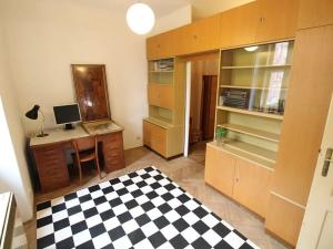 Pronájem bytu 2+1, Praha - Žižkov, Ambrožova, 64 m2