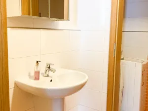 Pronájem bytu 1+kk, Praha - Hloubětín, Nademlejnská, 31 m2