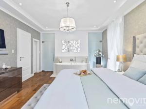 Prodej vily, Praha - Dejvice, V Šáreckém údolí, 459 m2