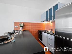 Prodej bytu 2+kk, Praha - Háje, Matúškova, 45 m2