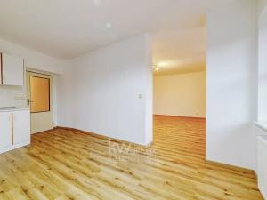 Prodej bytu 3+1, Cheb, Na Hradčanech, 103 m2