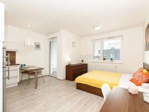 Pronájem bytu 1+kk, Praha - Vysočany, Strnadových, 33 m2