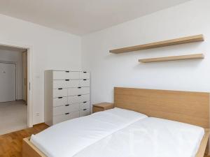 Pronájem bytu 2+kk, Praha - Jinonice, Pod stolovou horou, 57 m2