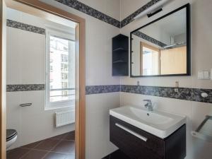 Pronájem bytu 1+kk, Praha - Zličín, Sazovická, 28 m2