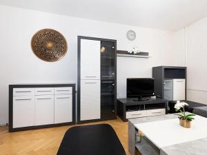 Pronájem bytu 2+1, Praha - Letňany, Fryčovická, 52 m2