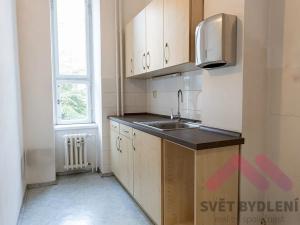 Pronájem kanceláře, Praha - Karlín, Peckova, 212 m2