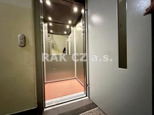 Pronájem bytu 2+kk, Praha - Holešovice, Komunardů, 51 m2