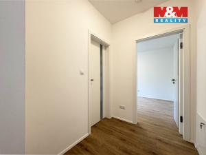 Prodej bytu 1+kk, Ostrov, Sukova, 23 m2