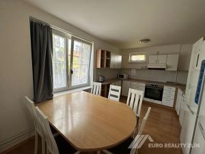 Pronájem rodinného domu, Zádveřice-Raková, 230 m2